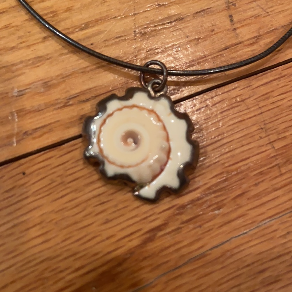 Shell necklace - Picture 2 of 4